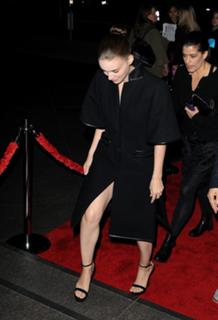 Rooney Mara feet photo thumbnail