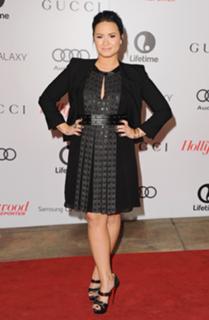 Demi Lovato feet photo thumbnail