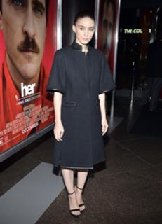 Rooney Mara feet photo thumbnail