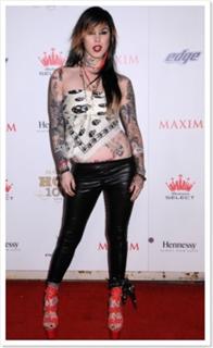 Katherine von Drachenberg feet photo thumbnail