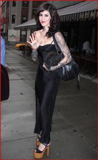 Katherine von Drachenberg feet photo thumbnail