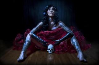 Katherine von Drachenberg feet photo thumbnail