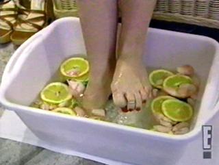 Jennie Garth feet photo thumbnail