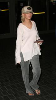 Christina Aguilera feet photo thumbnail
