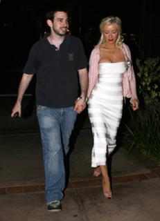 Christina Aguilera feet photo thumbnail