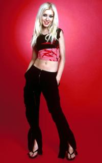 Christina Aguilera feet photo thumbnail