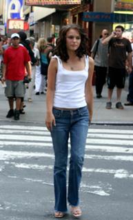 Natalie Portman feet photo thumbnail