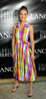 Natalie Portman feet photo thumbnail
