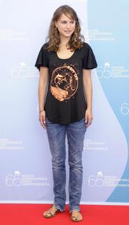Natalie Portman feet photo thumbnail