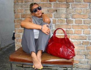 Adriane Galisteu feet photo thumbnail