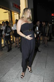 Adriane Galisteu feet photo thumbnail