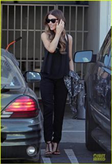 Kate Beckinsale feet photo thumbnail