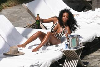 Mel B feet photo thumbnail