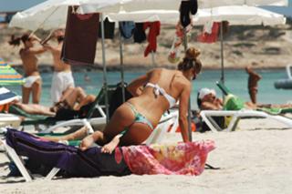 Elena Santarelli feet photo thumbnail