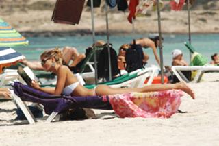 Elena Santarelli feet photo thumbnail