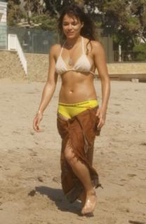 Michelle Rodriguez feet photo thumbnail