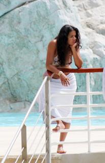 Michelle Rodriguez feet photo thumbnail