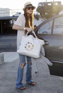 Lindsay Lohan feet photo thumbnail