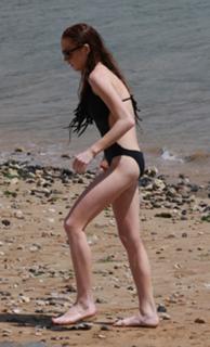 Lindsay Lohan feet photo thumbnail