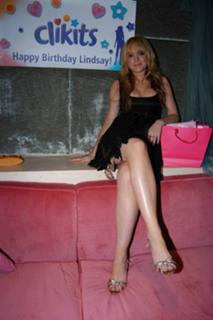 Lindsay Lohan feet photo thumbnail