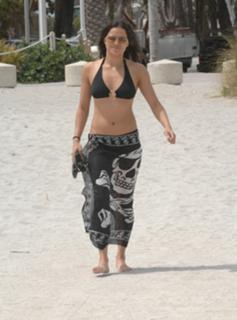 Michelle Rodriguez feet photo thumbnail