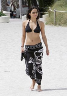 Michelle Rodriguez feet photo thumbnail