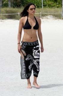Michelle Rodriguez feet photo thumbnail