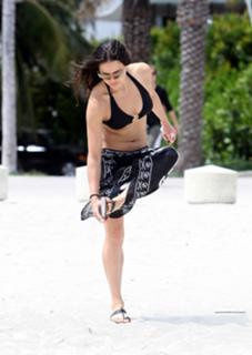 Michelle Rodriguez feet photo thumbnail
