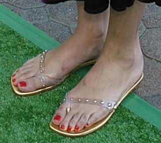 Cameron Diaz feet photo thumbnail