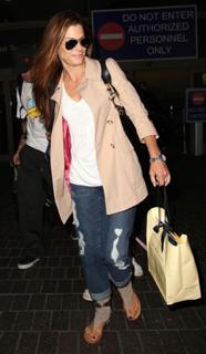 Sandra Bullock feet photo thumbnail