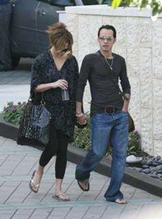 Jennifer Lopez feet photo thumbnail