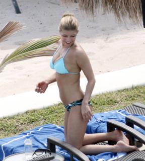 Fergie feet photo thumbnail