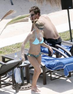 Fergie feet photo thumbnail