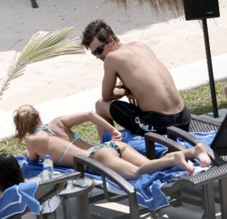 Fergie feet photo thumbnail
