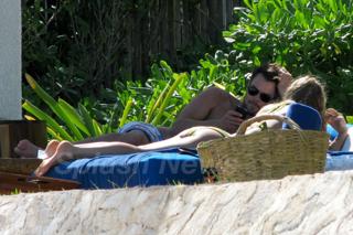 Fergie feet photo thumbnail