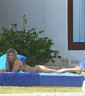 Fergie feet photo thumbnail