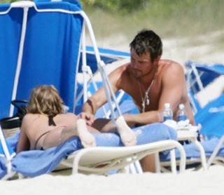 Fergie feet photo thumbnail
