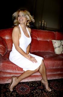 Pamela Anderson feet photo thumbnail