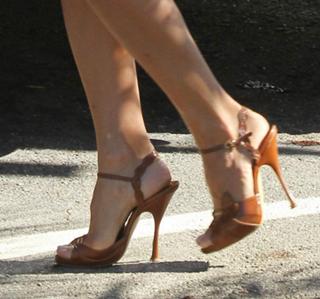 Pamela Anderson feet photo thumbnail