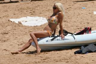 Pamela Anderson feet photo thumbnail