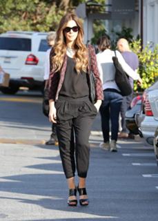 Kate Beckinsale feet photo thumbnail