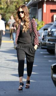 Kate Beckinsale feet photo thumbnail