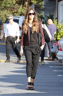 Kate Beckinsale feet photo thumbnail