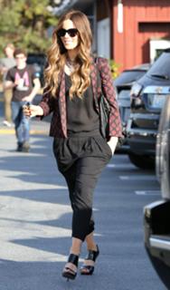 Kate Beckinsale feet photo thumbnail