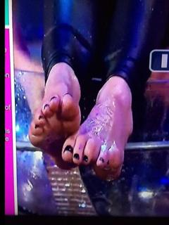 Bethenny Frankel feet photo thumbnail