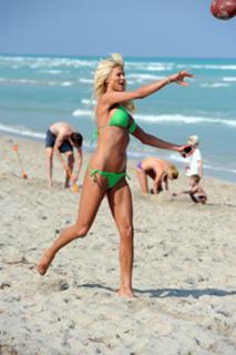 Victoria Silvstedt feet photo thumbnail