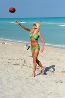 Victoria Silvstedt feet photo thumbnail