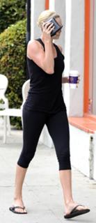 Charlize Theron feet photo thumbnail