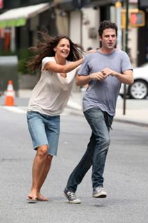 Katie Holmes feet photo thumbnail