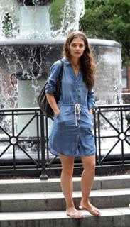 Katie Holmes feet photo thumbnail